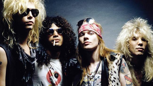 Formaţia Guns N' Roses a dat în judecată un dealer de arme care i-ar folosi numele