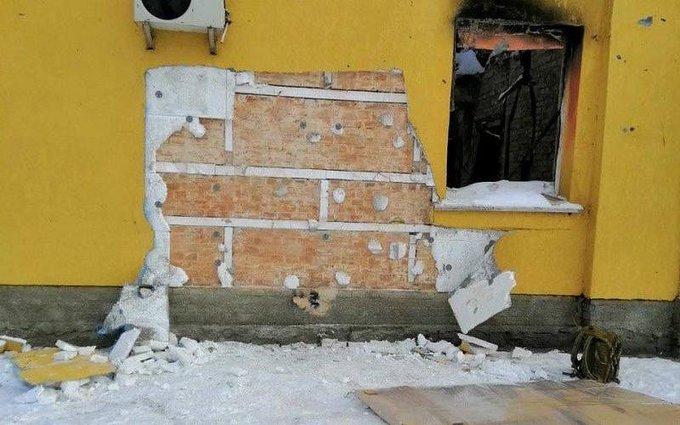 Incredibil! Au decupat peretele și au furat o pictură murală a lui Banksy în Ucraina 18813167