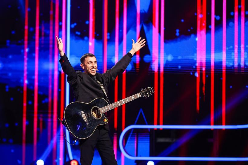 Astăzi, de la 20:00, la Antena1, Ivan Liulenov le va da mari emoții celorlalți finaliști iUmor, după ce i-a făcut noi declarații juratei Delia: „O cere! O cere!“  Delia: „A fost un roller coster de sentimente!“ 18813325