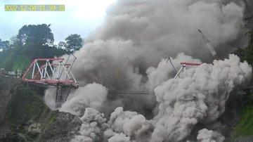 Vulcanul Semeru de pe insula Java a erupt în această dimineață! Pericol de tsunami