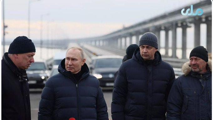 Vladimir Putin a condus o mașină pe Podul peste Strâmtoarea Kerci, avariat de ucraineni 18813582