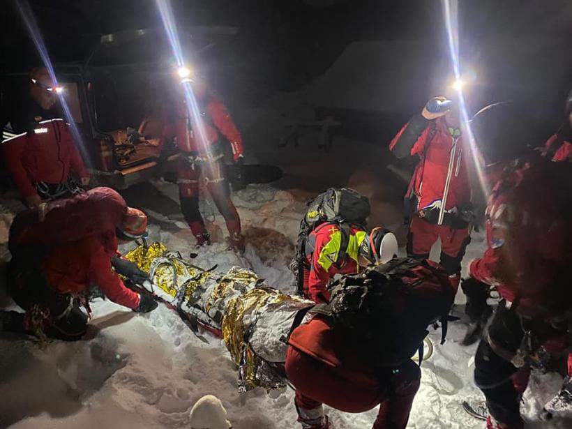 UPDATE: "Cei 4 ucraineni au fost coborâți de pe munte. 3 dintre ei conștienți, iar unul inconștient, căruia i s-a facut protocolul de resuscitare" 18814030