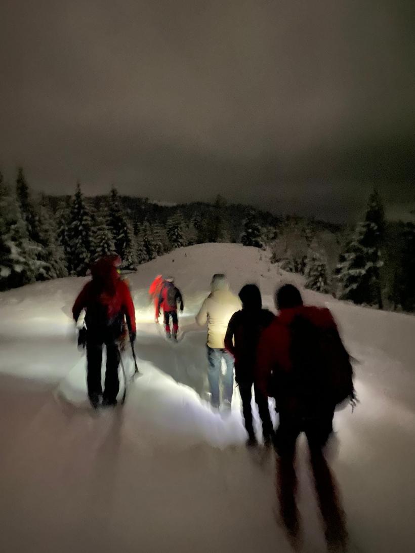 UPDATE: "Cei 4 ucraineni au fost coborâți de pe munte. 3 dintre ei conștienți, iar unul inconștient, căruia i s-a facut protocolul de resuscitare" 18814031