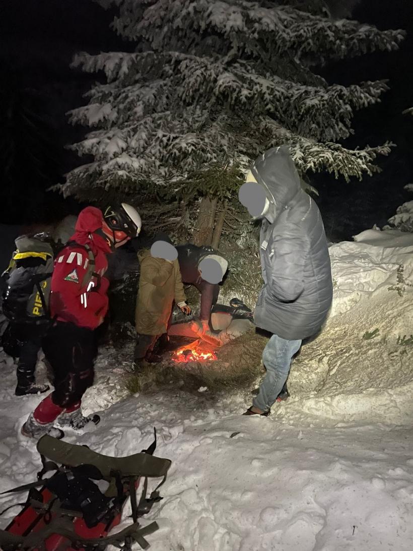 UPDATE: "Cei 4 ucraineni au fost coborâți de pe munte. 3 dintre ei conștienți, iar unul inconștient, căruia i s-a facut protocolul de resuscitare" 18814032