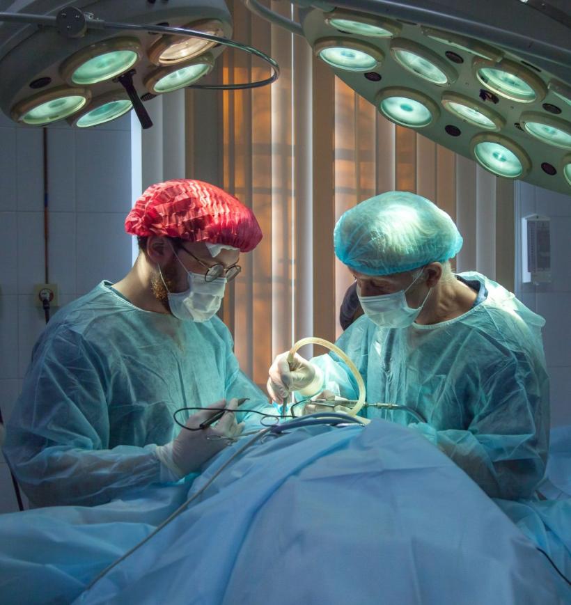 Un nou scandal în Sănătate. Greșeală majoră în noul contract CNAS. „La chirurgie, ar însemna că într-o zi poţi să-i faci anestezia pacientului, în altă zi îl tai, în altă zi îl pansezi”