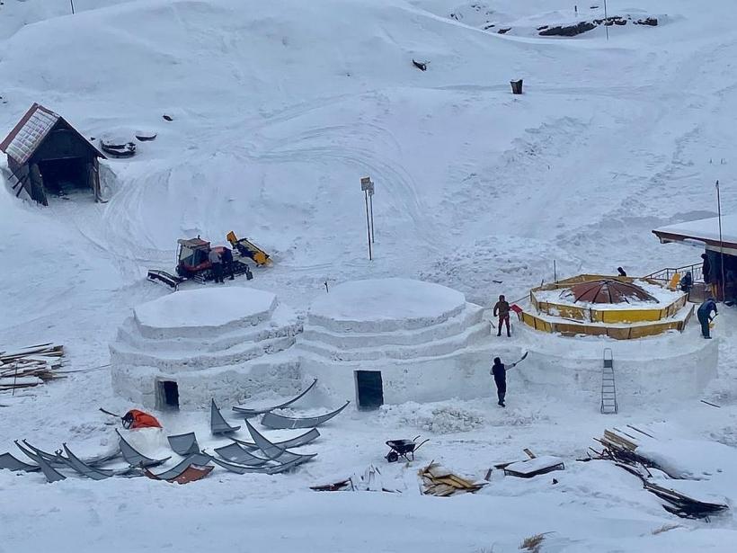Hotelul de Gheață de la Bâlea Lac are patru igluuri deja construite