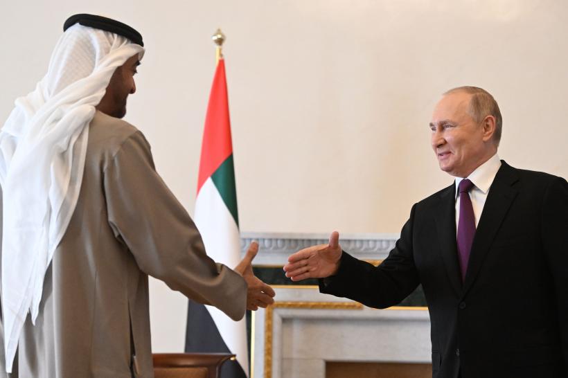 Kremlinul cooperează cu Emiratele Arabe Unite, în contextul embargoului asupra petrolului rusesc