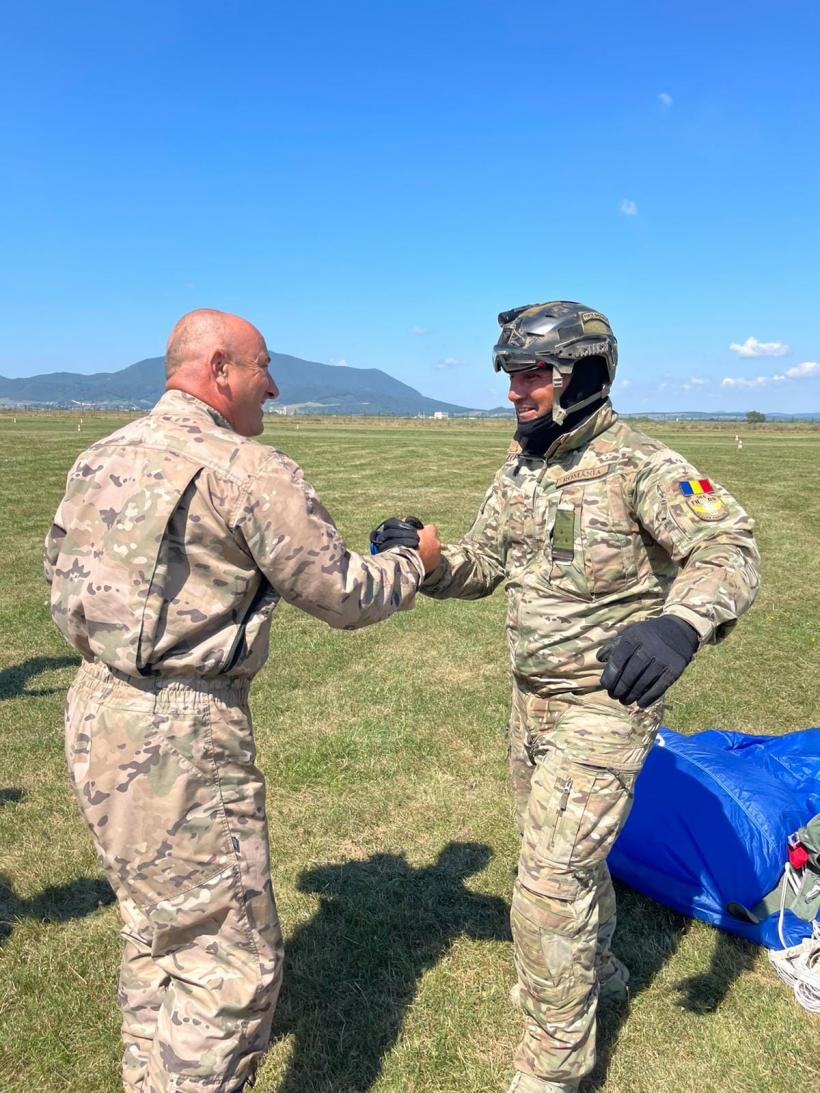 La doar 49 de ani, militarul Florin Ștreangă a murit în timp ce se pregătea pentru executarea unor salturi cu parașuta 18814076