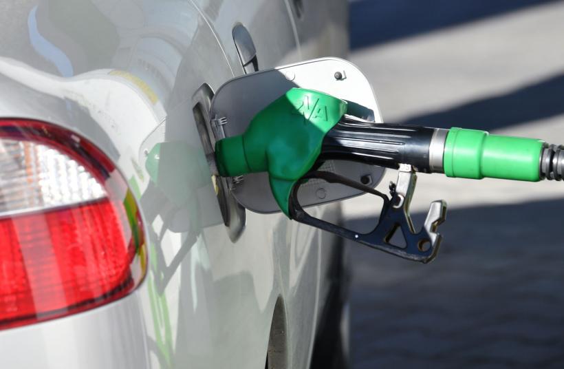 Franța ajută șoferii cu 100 de euro pentru carburanți