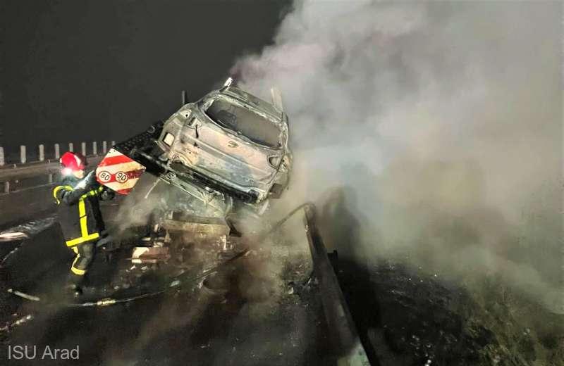 Arad: Incendiu la un TIR încărcat cu opt autoturisme