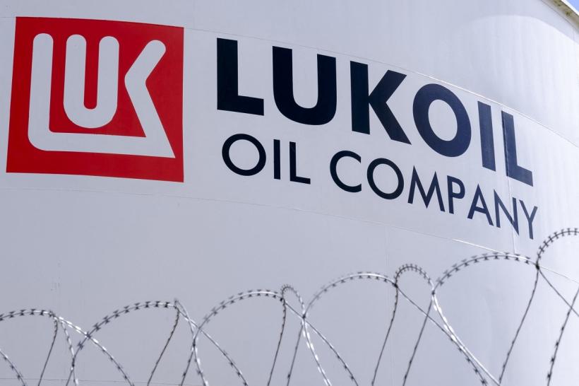 Lukoil și o firmă americană, aproape de un acord privind rafinăria din Sicilia