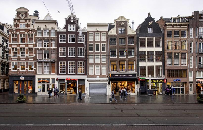Reguli ȘOC în Amsterdam pentru turiști. Ce se va întâmpla cu petrecerile, barurile, consumul de marijuana