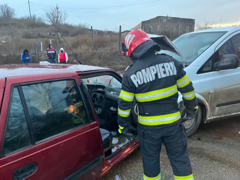 Accident grav la ieșirea din Tulcea. Trei victime, din care două încarcerate 18814674