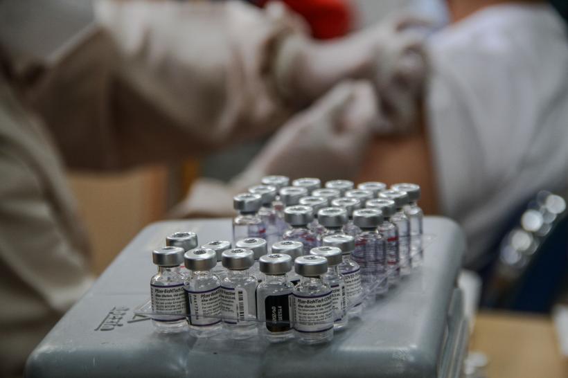 Fața nevazută a pandemiei: Vaccinul a îmbolnăvit-o pe viață! O femeie din Vâlcea cheamă în judecată Pfizer, Guvernul și Ministerul Sănătății