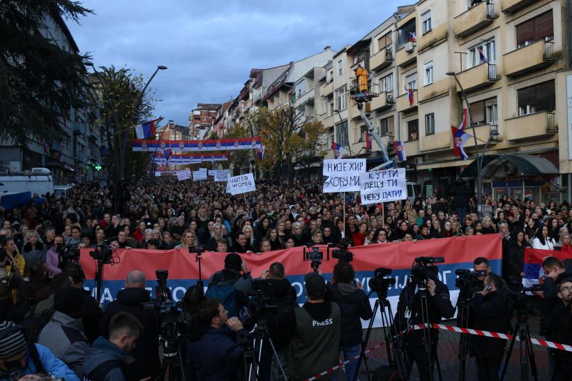 Tensiuni Serbia-Kosovo. UE face apel la calm. Rusia susține drepturile sărbilor