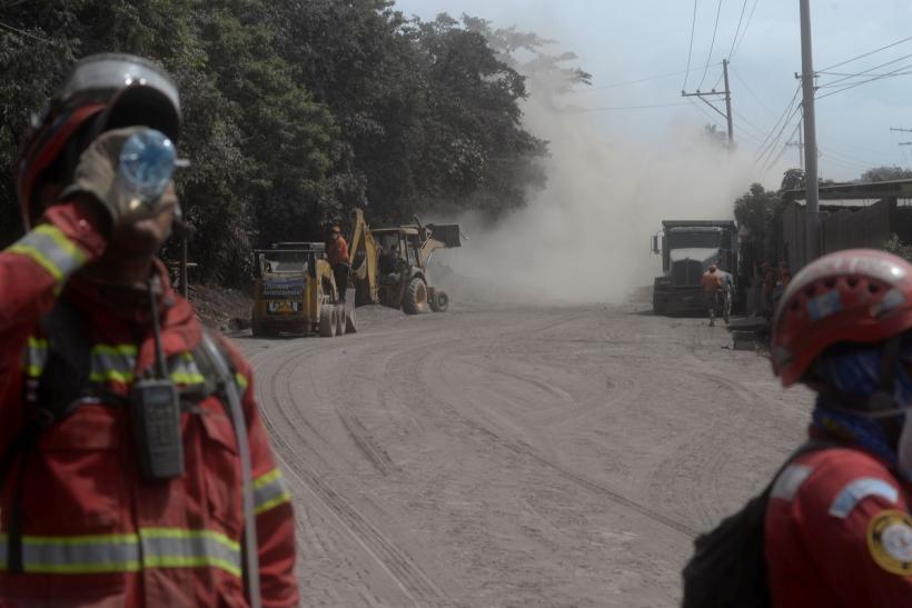 Vulcanul Fuego erupe și provoacă panică 18814713