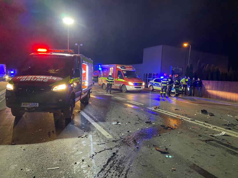 11 persoane, printre care 3 copii, au fost rănite și duse la spital în urma accidentului din Brașov 18815064