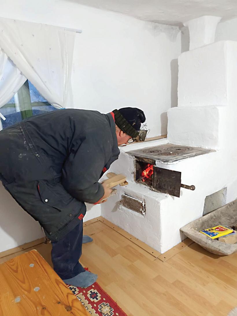 Strategia „cardurilor sărăciei”, preluată de la „alba-neagra”: una are, alta n-are, alta e câștigătoare 18814985