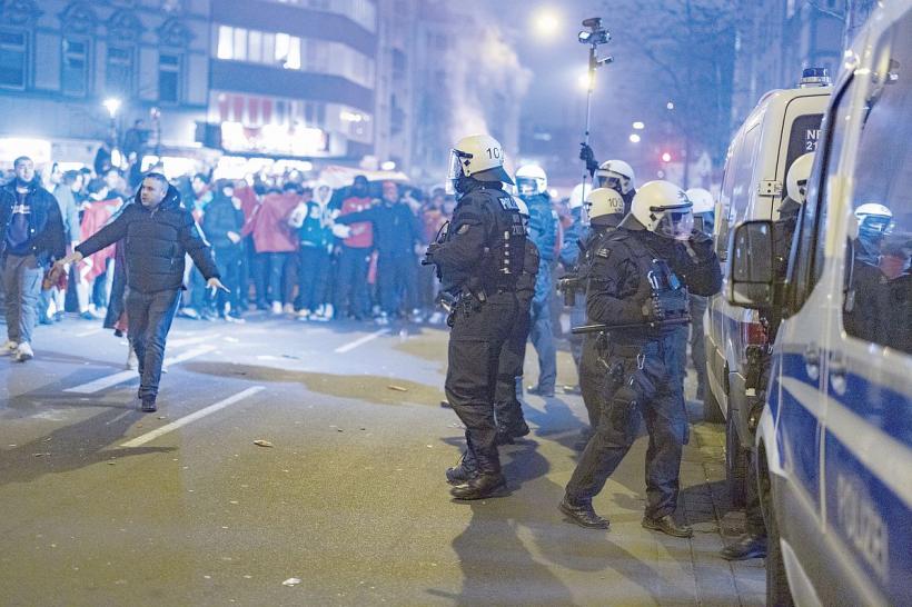 Parisul, sub asediu 18814999