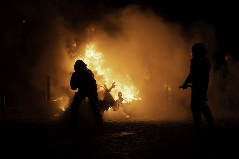 Parisul, sub asediu 18815000