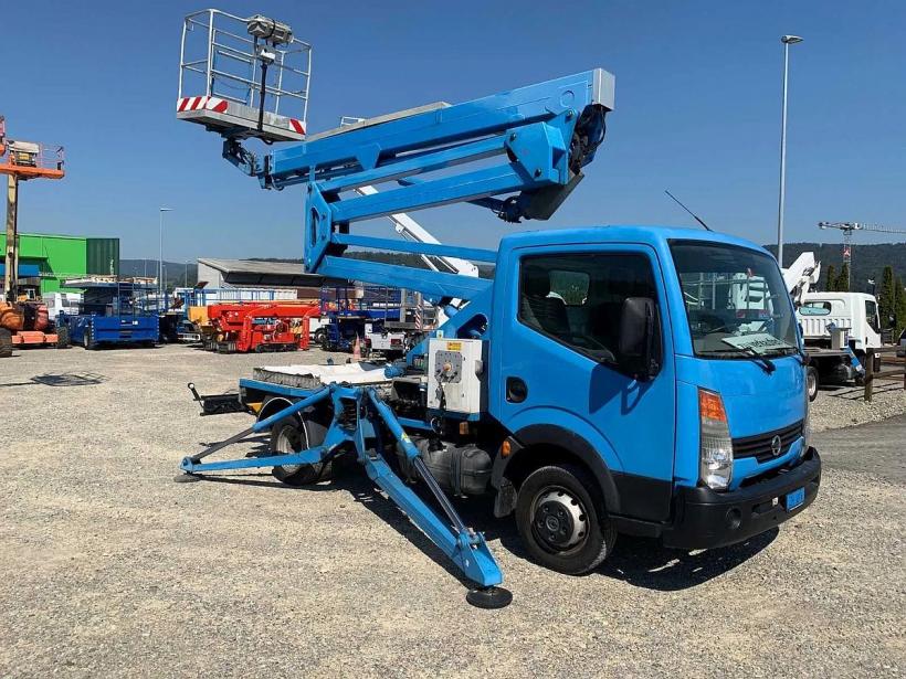 Trei instituții de forță investesc, înainte de sărbători, în imagine. Campanii, ecrane inteligente și autonacele 18815252