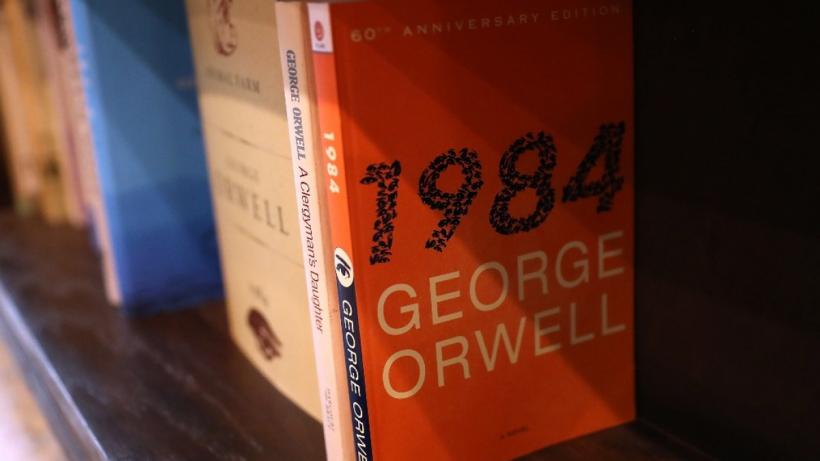 Romanul „1984”, al scriitorului britanic George Orwell, în topul celor mai bine vândute cărți de ficțiune din Rusia 