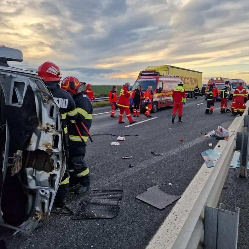 Un microbuz cu 9 persoane s-a răsturnat pe autostrada A1. A fost activat planul roșu în județul Arad 18815612