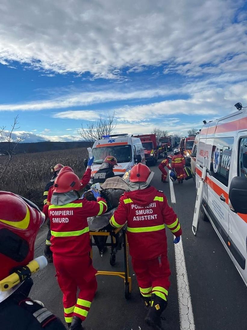 Accident GRAV în județul Sibiu, soldat cu un mort și patru răniți  18815569