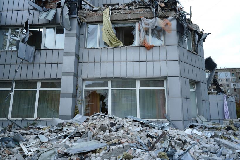 Război în Ucraina, ziua 296. Bombardamente ale forțelor ucrainene în Lugansk. Forțele ruse au lansat peste 60 de rachete în mai multe orașe din Ucraina