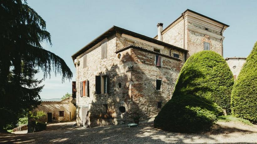 Un castel din Italia și satul în care se află se vând cu 2 milioane de dolari 