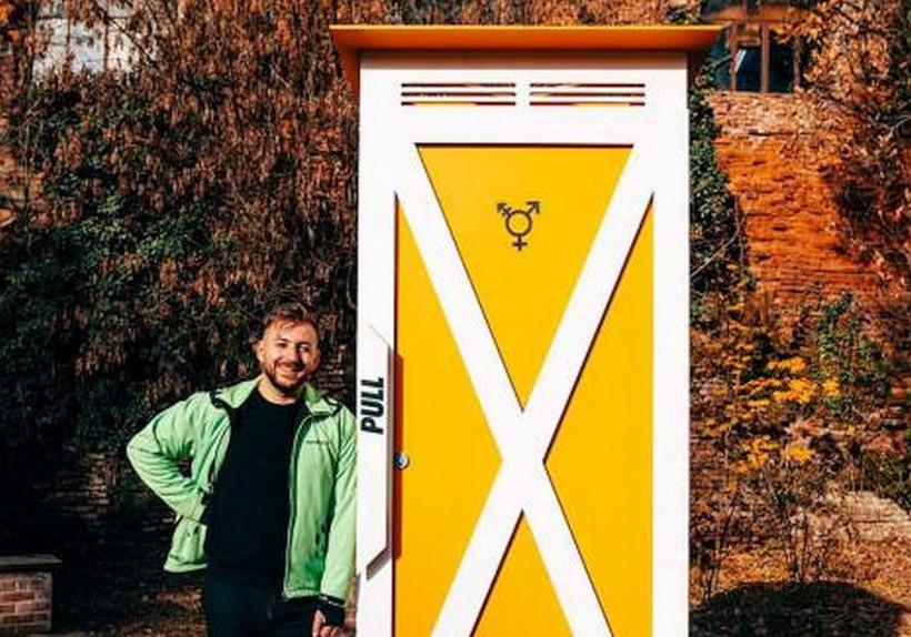 Un orădean a inventat prima toaletă ecologică uscată automată, cu rumeguș în loc de apă 