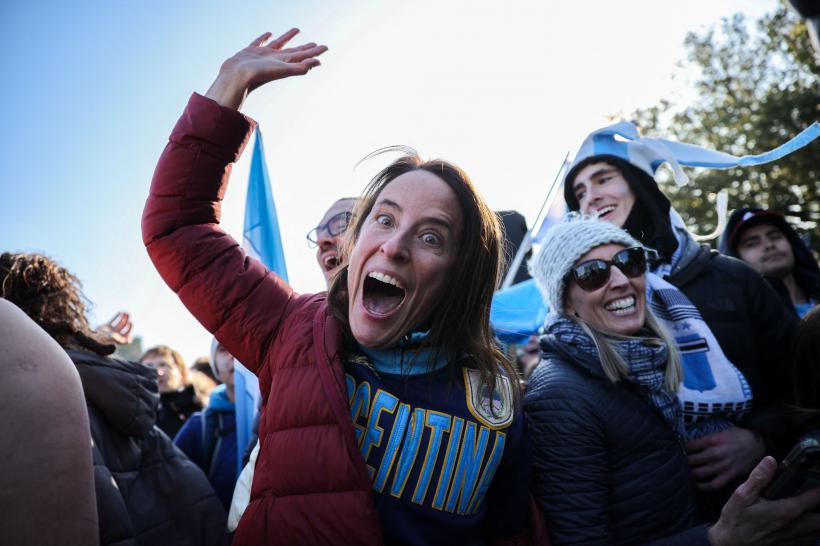 Argentina sărbătorește pe străzi victoria la Cupa Mondială! Pele a urmărit meciul de pe patul de spital 18815954