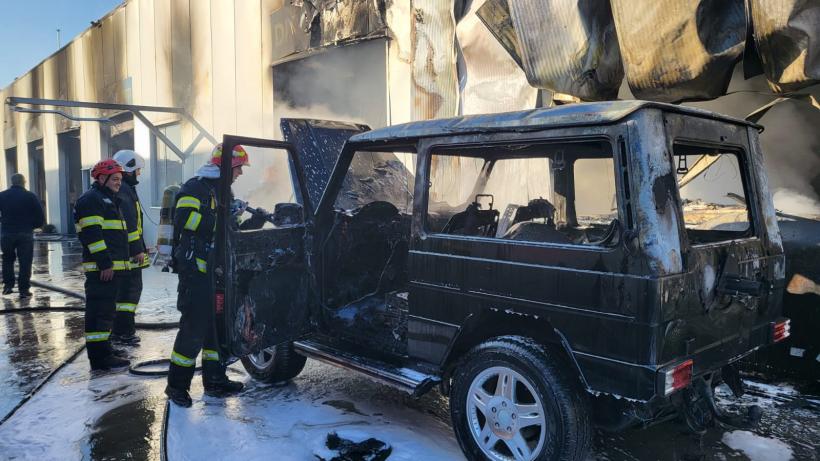 Incendiu uriaș în Satu Mare, la un service auto. A fost lansată o avertizare prin RO-Alert 18816095