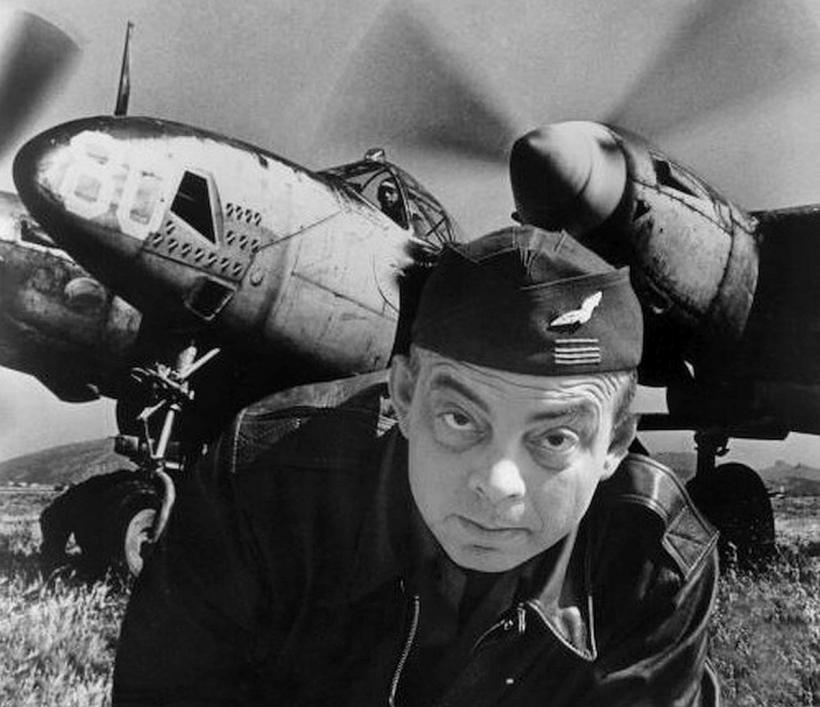 Ateriza după ce termina de citit o carte 18815881