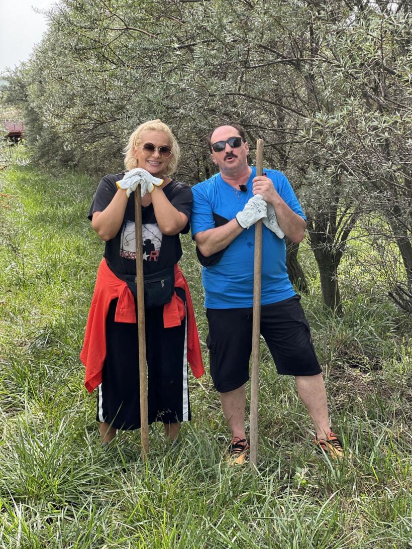 Romică Țociu preia ștafeta de la Nea Mărin la Poftiți pe la noi: Poftiți la târg. Cătălin Cazacu, Doinița Oancea și Paula Chirilă îl însoțesc la Piatra Neamț 18816073