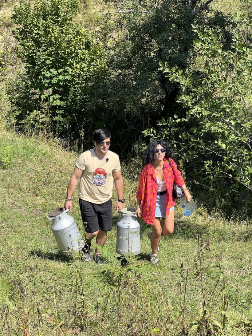 Romică Țociu preia ștafeta de la Nea Mărin la Poftiți pe la noi: Poftiți la târg. Cătălin Cazacu, Doinița Oancea și Paula Chirilă îl însoțesc la Piatra Neamț 18816076