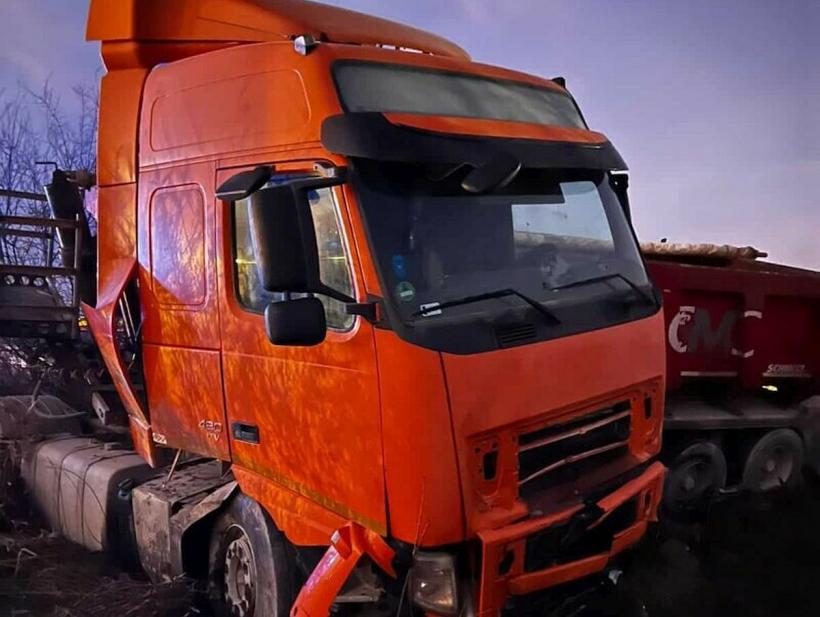 Accident GRAV pe DN 66, în Gorj. Două persoane au rămas încarcerate 18816314