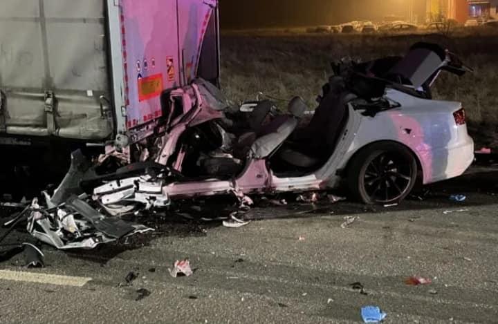 Accident groaznic la Sibiu: Doi tineri au murit și doi sunt grav răniți  18816174