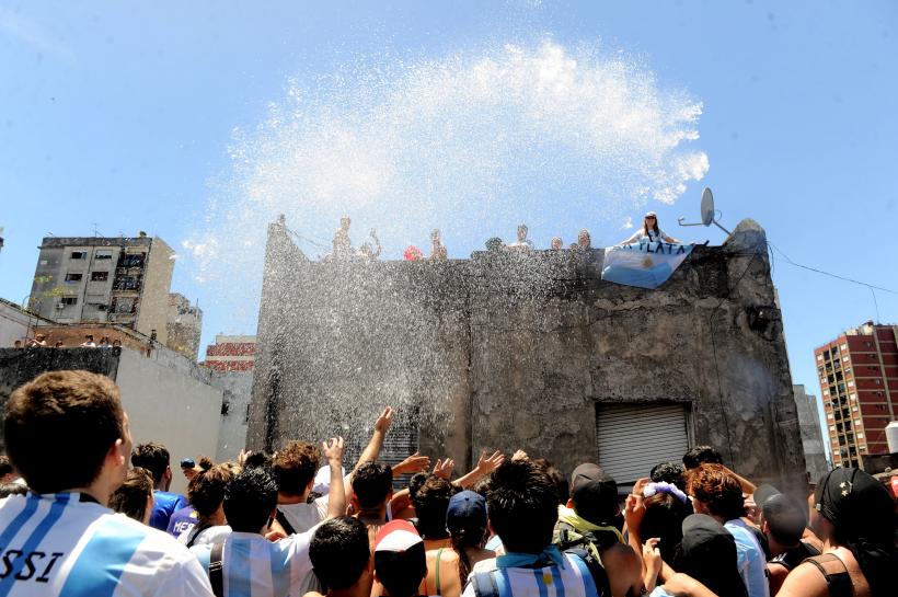 Imagini istorice din Argentina! Messi a dus trofeul acasă 18816362
