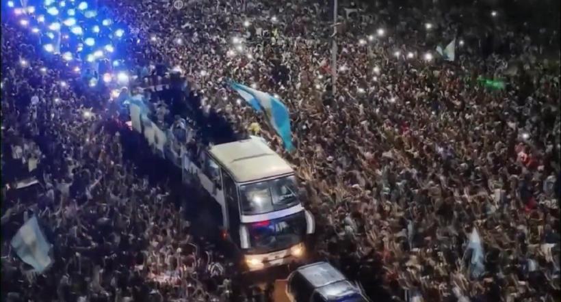 Imagini LIVE: Primire de vis pentru eroii Argentinei! Campionii mondiali au revenit acasă 18816194