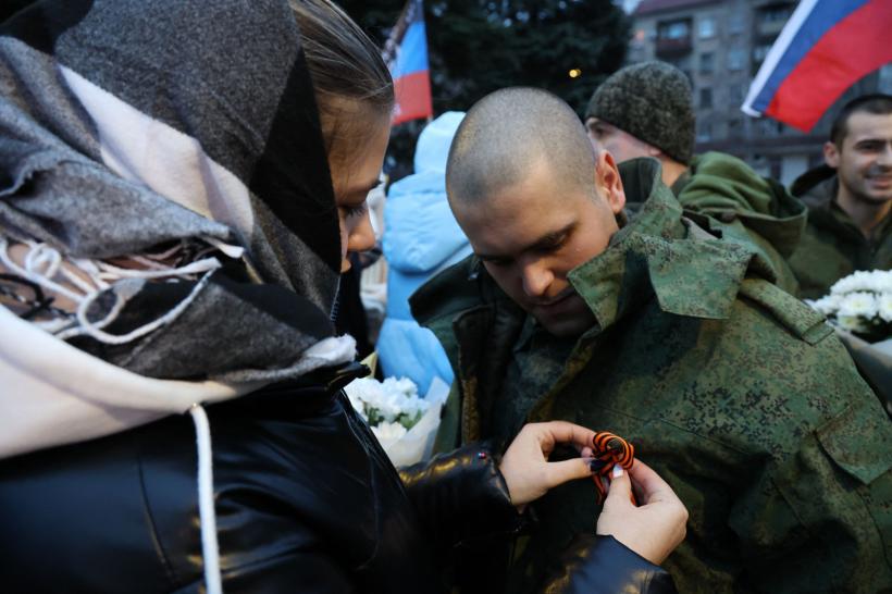 Rusia introduce pedepse pentru persoanele care profanează panglica Sf. Gheorghe