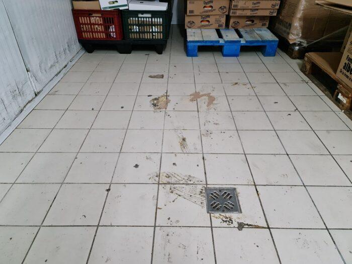 Un supermarket din București a fost închis temporar de Protecţia Consumatorilor. Au fost descoperite nereguli grave 18816227