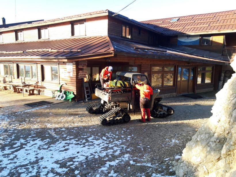 Accident în Munții Postăvaru. O turistă s-a lovit grav în timp ce cobora pe pârtia Lupului 18816411