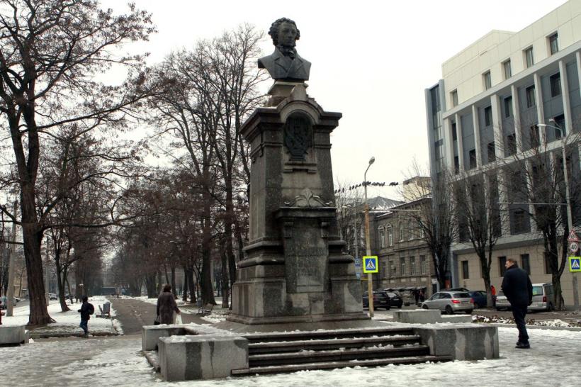 Derusificare în Ucraina: Dostoievski - alungat din Kiev, Pușkin - spânzurat cu macaraua 18816501