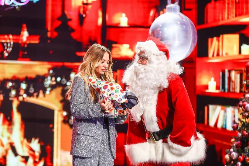 Moș Crăciun, invitat special în juriul iUmor. Cadourile aduse pentru Delia, Costel și Cheloo i-au surprins pe toți 18816462