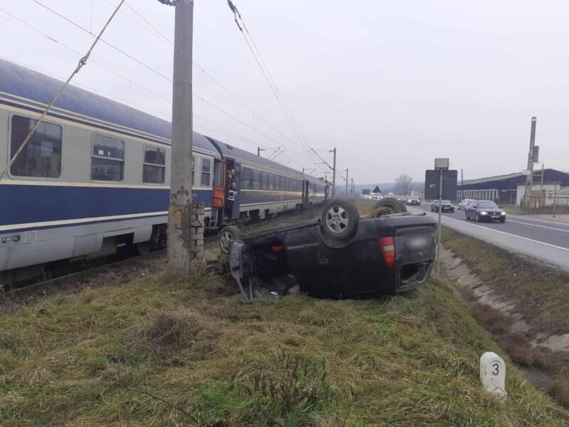 Accident grav în județul Cluj. O mașină a fost lovită de tren. o persoană a ajuns la spital
