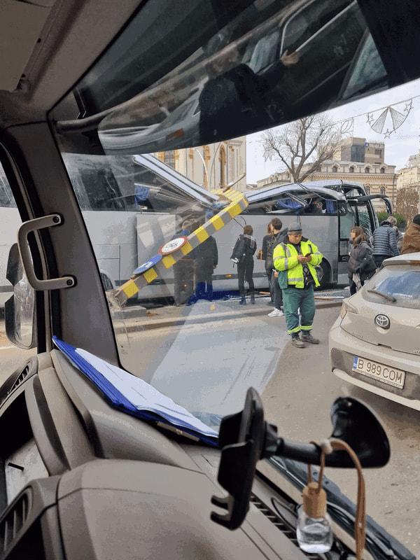 Un nou accident la Pasajul Unirii. Un turist grec a murit, iar altul este în comă. Traficul rutier a fost reluat 18816907