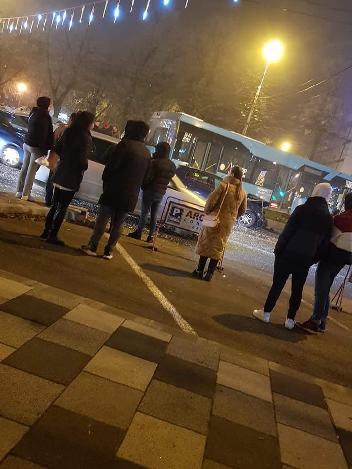 Accident spectaculos la Galați: A trecut pe roșu și a intrat direct în autobuz 18816835