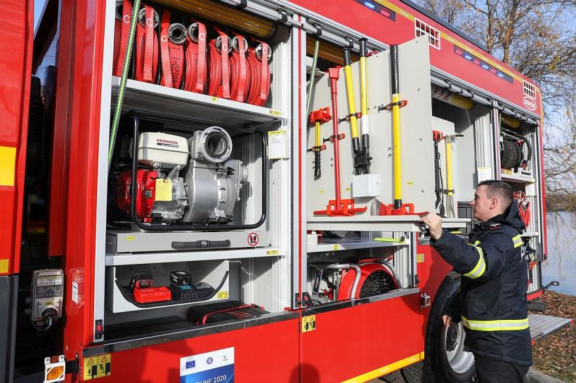 IGSU: 15 autospeciale de stingere cu capacitatea de 4.000 de litri de apă au intrat în dotarea salvatorilor 18816949