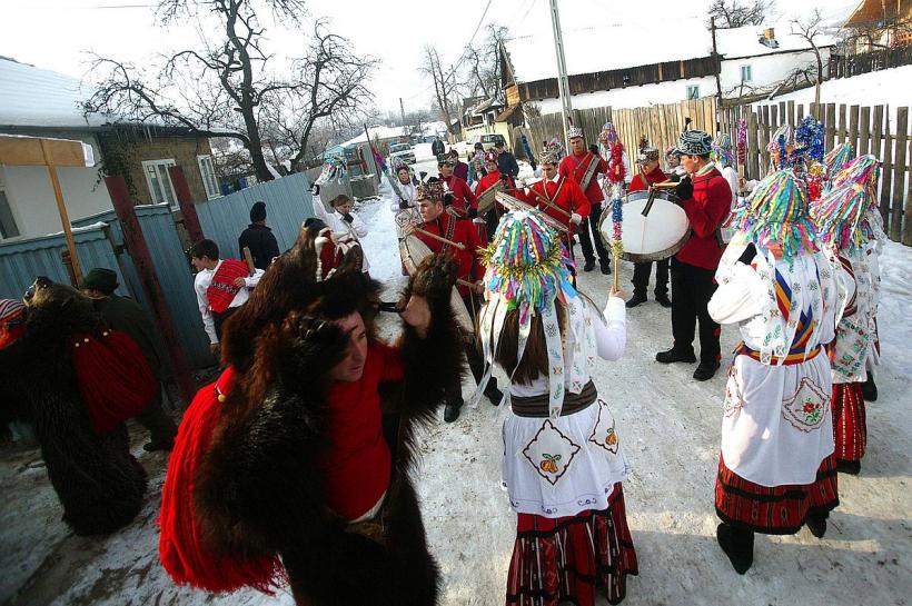 Obiceiuri de Crăciun în toate regiunile românești 18816704